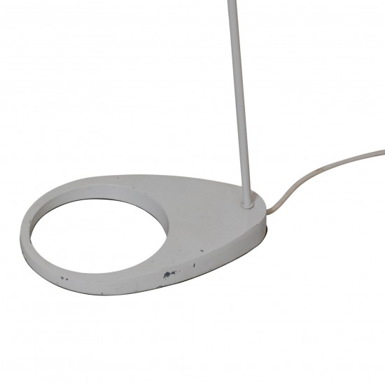 Arne Jacobsen Hvid Standerlampe, ældre model med brugsspor