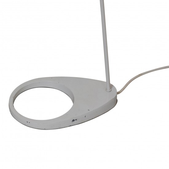 Arne Jacobsen Hvid Standerlampe, ældre model med brugsspor Arne Jacobsen Hvid Standerlampe, ældre model med brugsspor