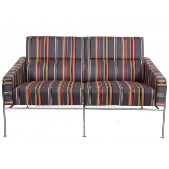 Arne Jacobsen 2.seater 3302 sofa in Paul Smith fabric