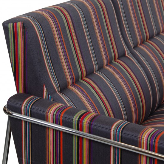 Arne Jacobsen 2.personers 3302 sofa i Paul Smith stof