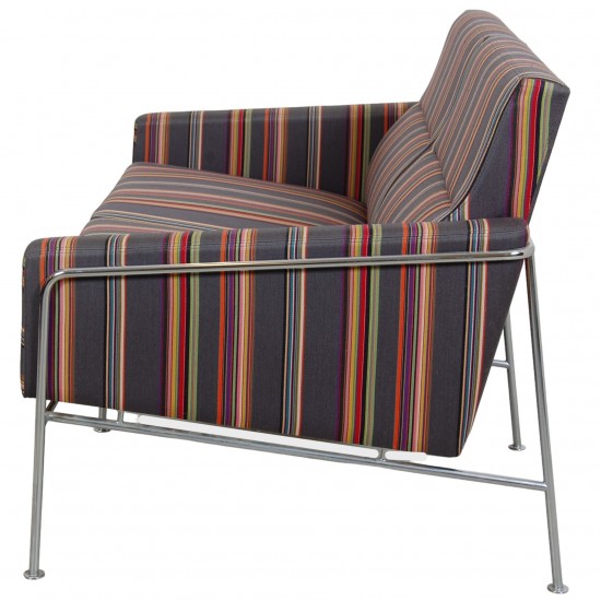 Arne Jacobsen 2.seater 3302 sofa in Paul Smith fabric