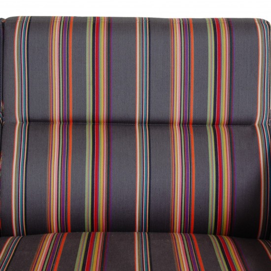 Arne Jacobsen 2.personers 3302 sofa i Paul Smith stof