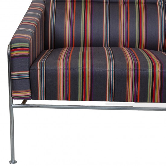 Arne Jacobsen 2.seater 3302 sofa in Paul Smith fabric