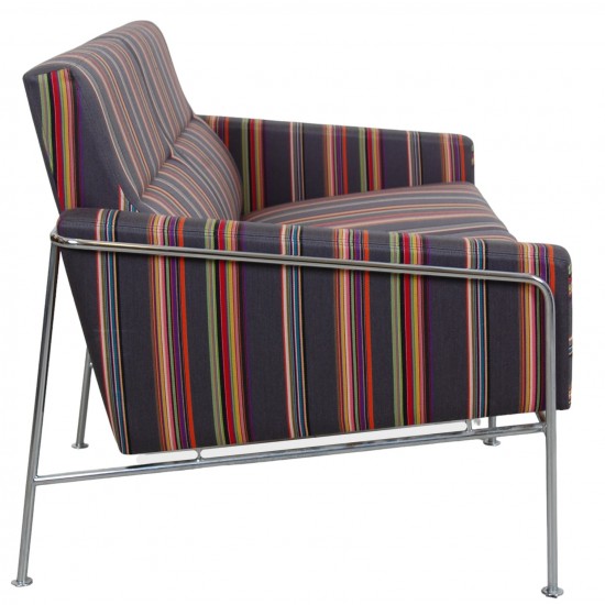 Arne Jacobsen 2.seater 3302 sofa in Paul Smith fabric