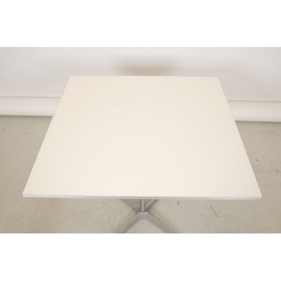 Arne Jacobsen hvidt kvadratisk cafebord 80x80 Cm.