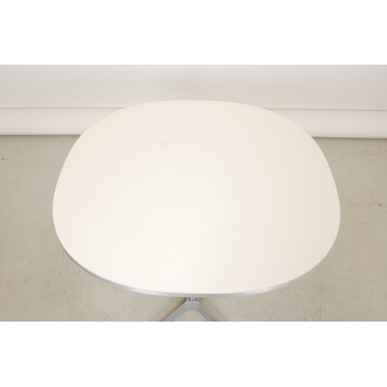 Arne Jacobsen white super circular cafe table Ø: 75 Cm.