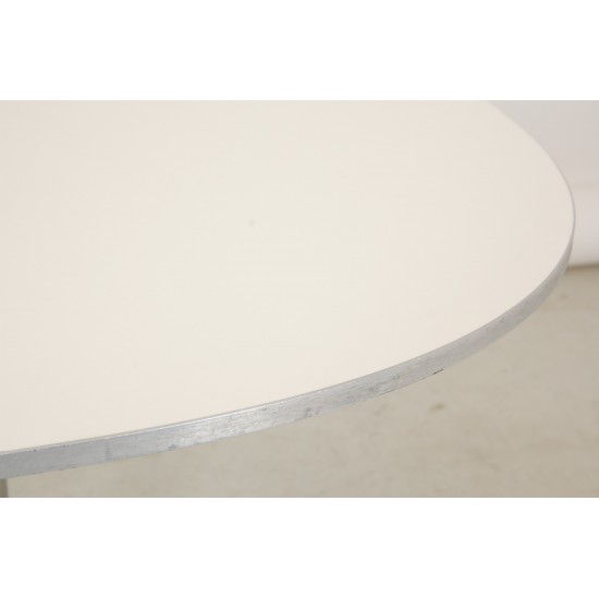 Arne Jacobsen hvidt super cirkulært cafebord Ø: 90 Cm