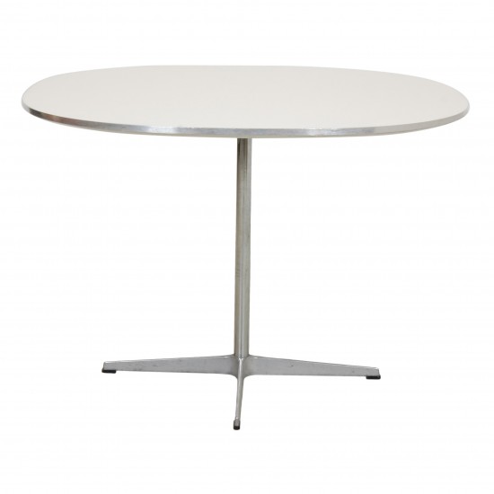 Arne Jacobsen white super circular cafe table Ø: 100 Cm.