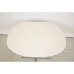 Arne Jacobsen white super circular cafe table Ø: 100 Cm.