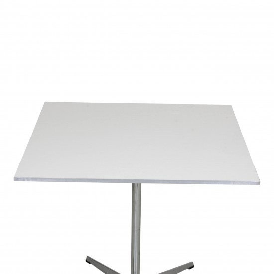 Arne Jacobsen Cafébord med hvid laminat og metalkant 80x80