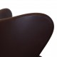 Arne Jacobsen Ægget nypolstret i chokolade Nevada anilin læder