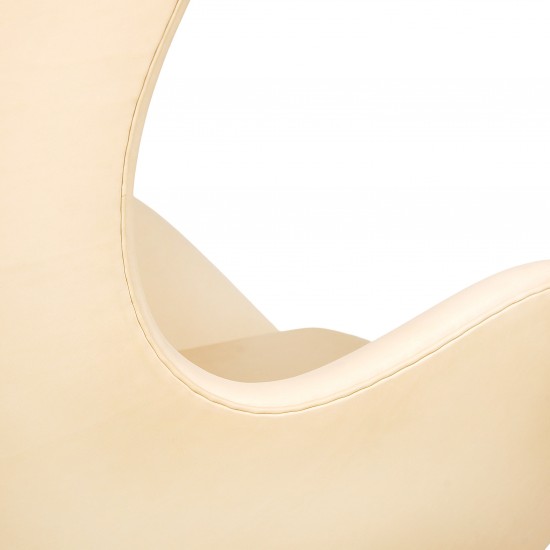 Arne Jacobsen Egg newly upholstered with natural vacona leather