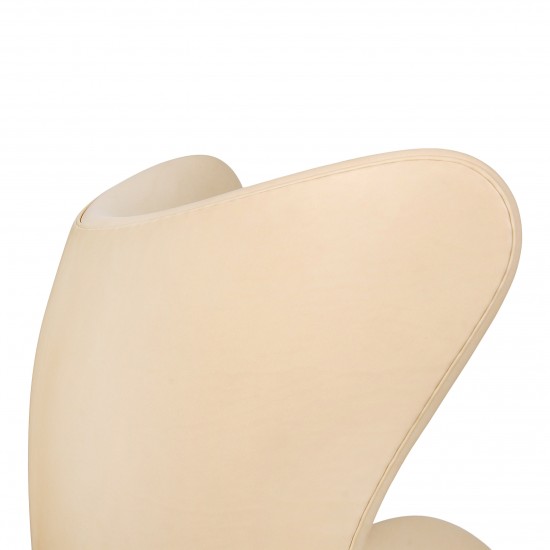 Arne Jacobsen Egg newly upholstered with natural vacona leather