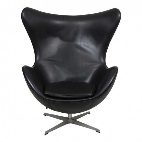 Arne Jacobsen Egg chair with patinated black patinated leather