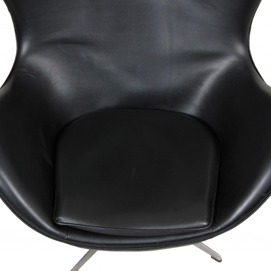 Arne Jacobsen Egg chair with patinated black patinated leather