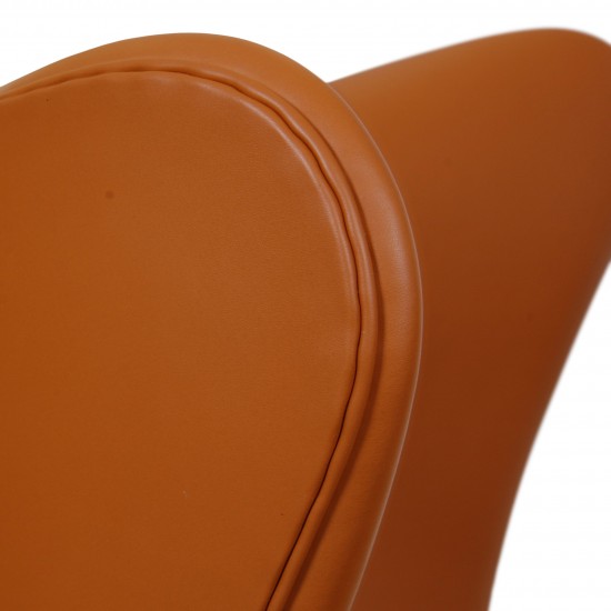 Arne Jacob Egg chair reupholstered in whisky Nevada aniline leather
