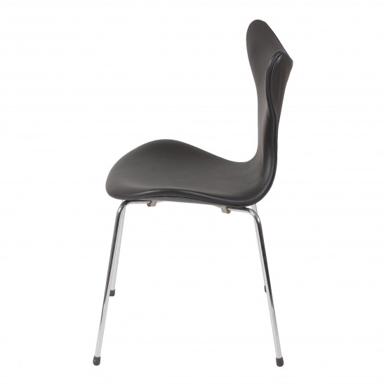 Arne Jacobsen Lily, 3108, newly upholstered with black classic leather