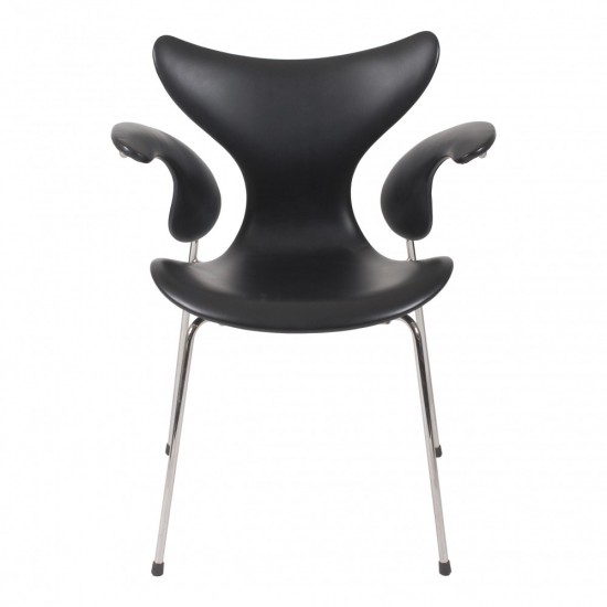 Upholstery of Arne Jacobsen Lily chair with leather
