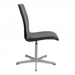 Arne Jacobsen Oxford stol, nypolstret i sort classic læder Arne Jacobsen Oxford stol, nypolstret i sort classic læder