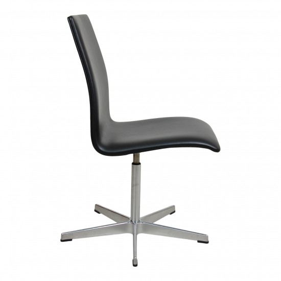 Arne Jacobsen Oxford chair, newly upholstered with black classic leather