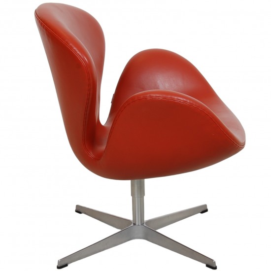 Arne Jacobsen Swan chair in original red leather 2006