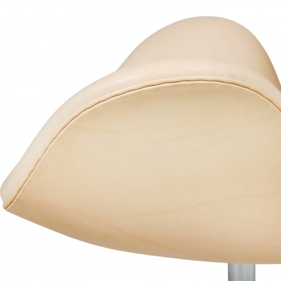 Arne Jacobsen Swan newly upholstered with natural vacona leather