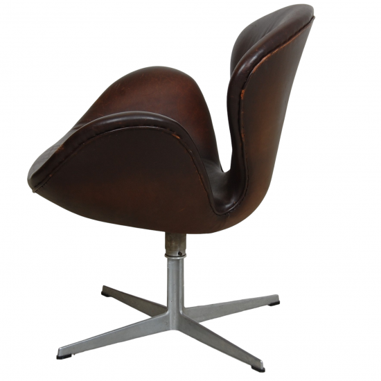 Arne Jacobsen Swan chair, vintage version in brown patinated leather