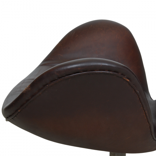 Arne Jacobsen Swan chair, vintage version in brown patinated leather