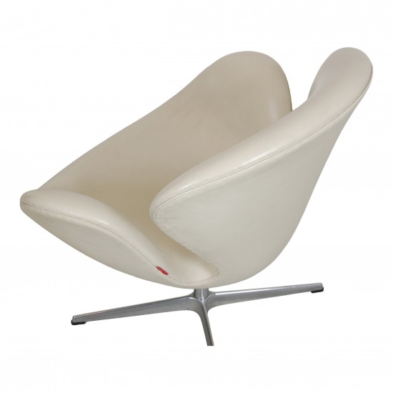 Arne Jacobsen Swan chair in original white patinated leather