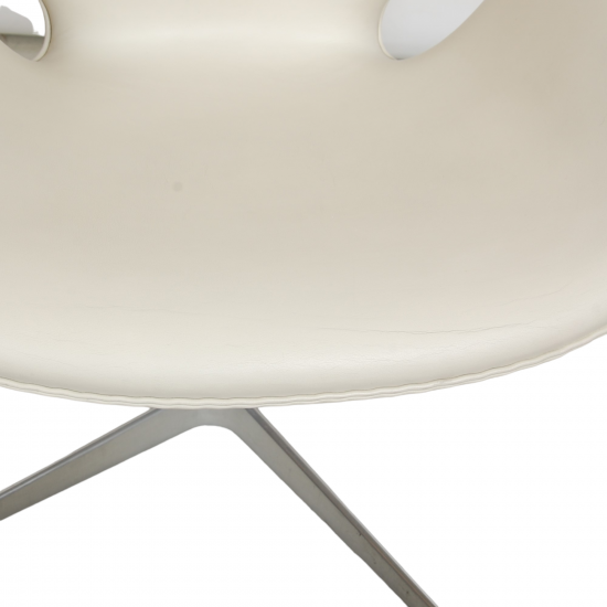 Arne Jacobsen Swan chair in white leather