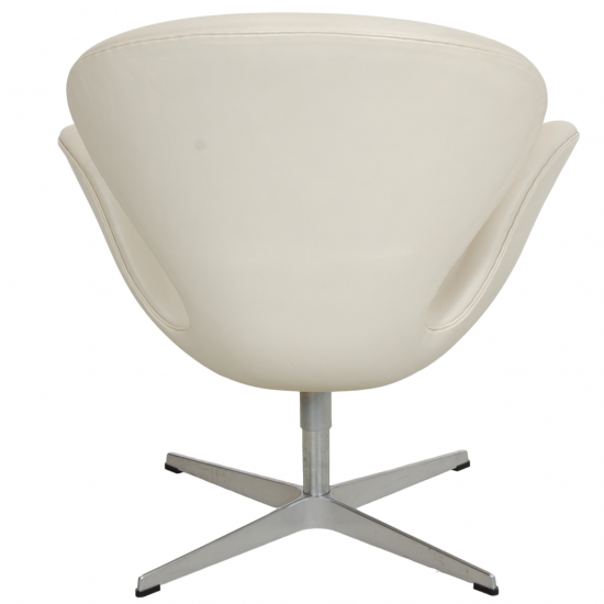 Arne Jacobsen Swan chair in white leather