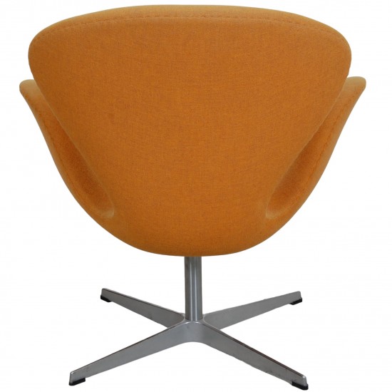Arne Jacobsen Svanen stol i gult stof
