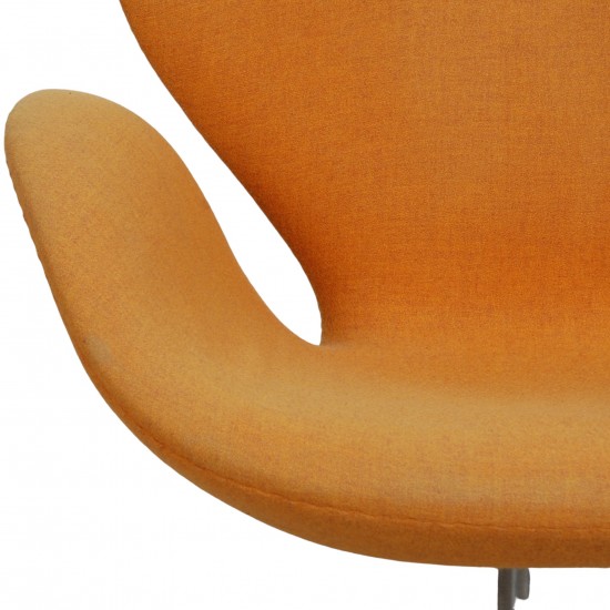 Arne Jacobsen Svanen stol i gult stof