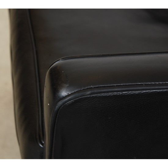 Børge Mogensen Wingchair in patinated black leather