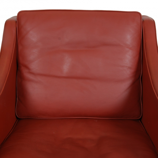 Børge Mogensen 2207 lounge chair in red leather with patina