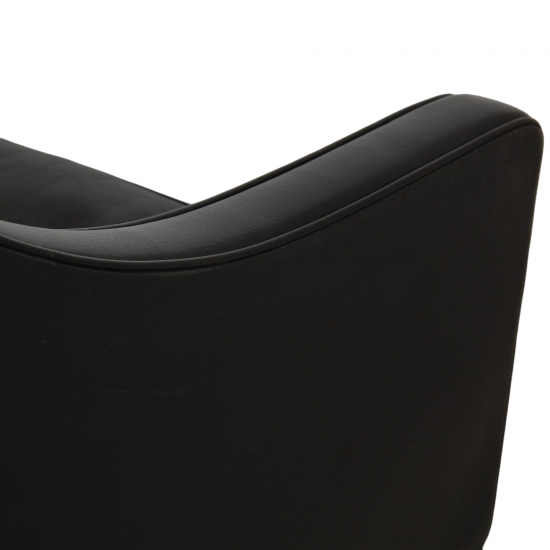 Børge Mogensen 2207 lounge chair in black leather with patina