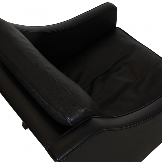 Børge Mogensen 2207 lounge chair in black leather with patina