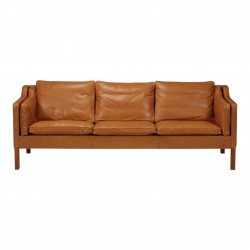 Børge Mogensen 3pers sofa, model 2213, nypolstret i cognac anilin læder Børge Mogensen 3pers sofa, model 2213, nypolstret i cognac anilin læder