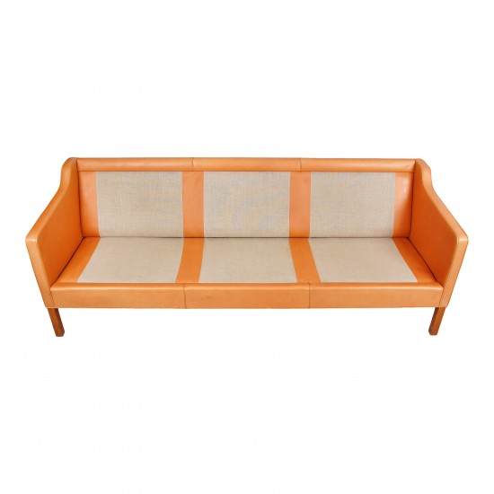 Børge Mogensen 2213 sofa with light patinated cognac leather
