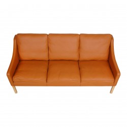 Børge Mogensen Sofa, Model 2209, nypolstret i cognac bizon læder Børge Mogensen Sofa, Model 2209, nypolstret i cognac bizon læder