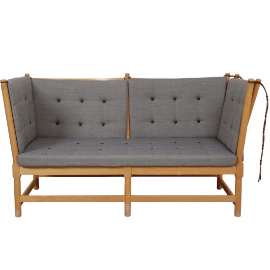 Børge Mogensen Spokeback sofa with grey cushions
