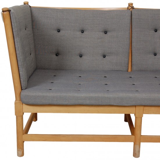 Børge Mogensen Spokeback sofa with grey cushions