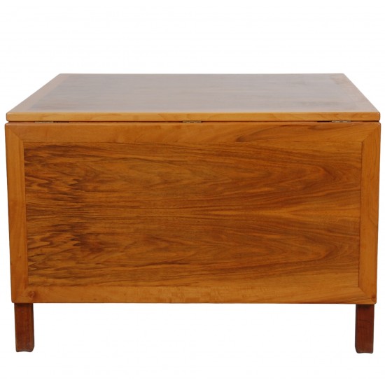 Børge Mogensen 5362 Coffee table in rose wood