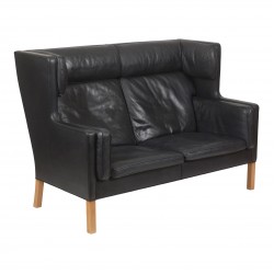 Børge Mogensen 2 pers Kupe sofa i originalt patineret sort læder samt ben af eg