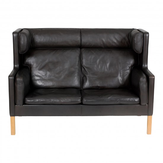 Børge Mogensen 2 pers Coupé sofa with black patinated leather and oak wood legs