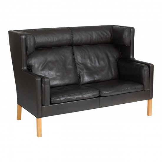 Børge Mogensen 2 pers Coupé sofa with black patinated leather and oak wood legs