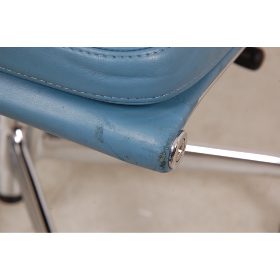 Charles Eames Ea-219 office chair fully upholstered in blue leather