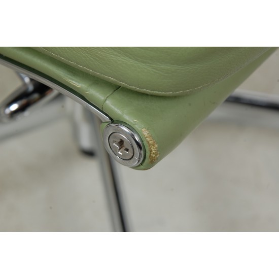 Charles Eames Ea-219 office chair fully upholstered in Green leather