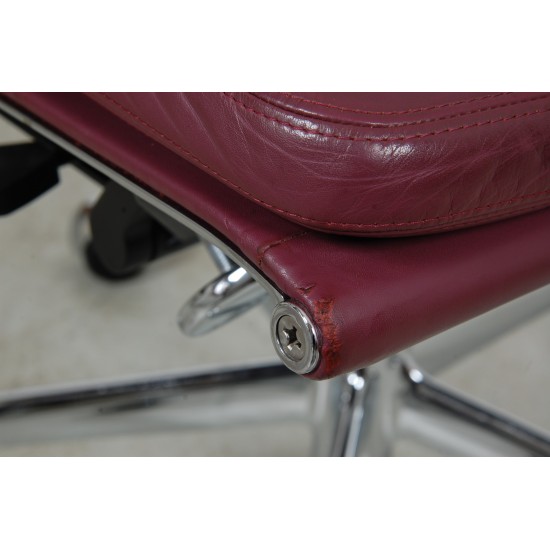 Charles Eames Ea-219 office chair fully upholstered in Red premium leather
