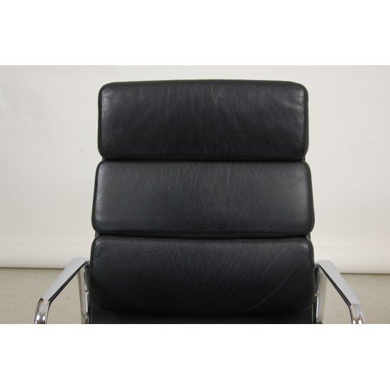 Charles Eames Ea-219 office chair fully upholstered in Black leather